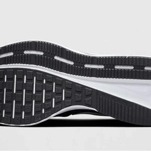 Nike Swift 3 Mens Black and White Running Shoes - Picture 2 of 5